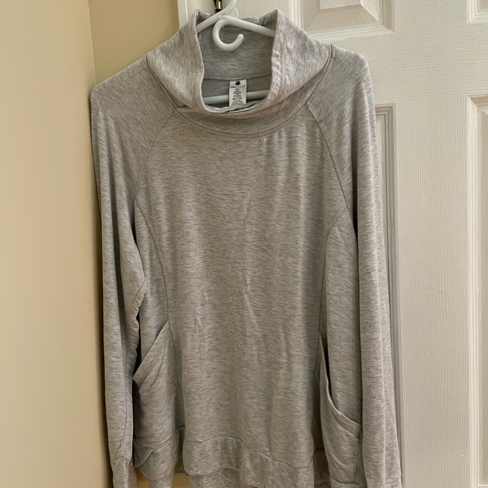 Yogalicious Ladies XXL soft light sweatshirt. Imitation Cowl neck.